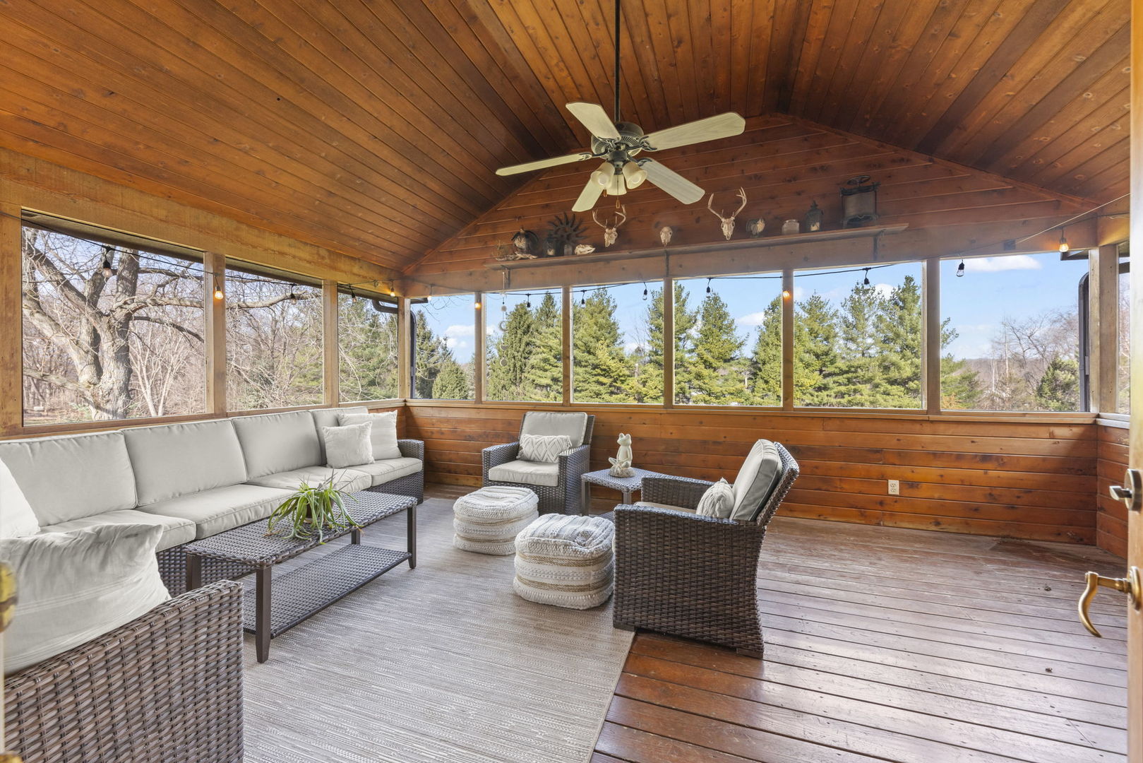 19 Shagbark Lane Newark, IL 60541 - Photo 5 of 60 a outdoor living space with patio furniture