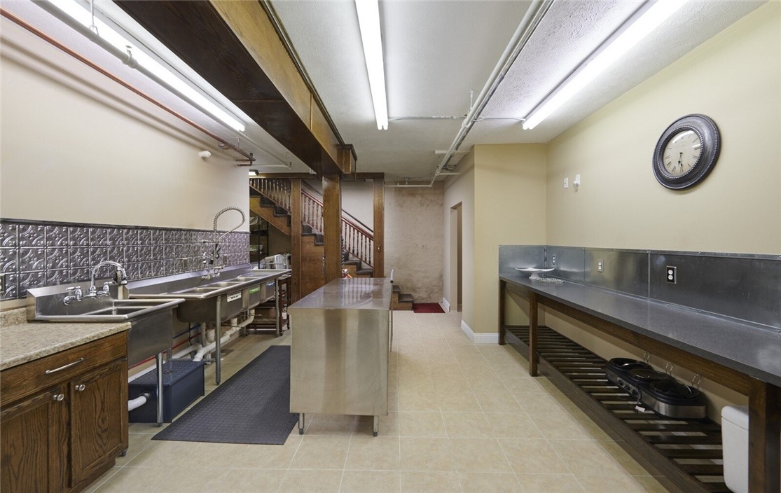 68 North Division Street Auburn, NY 13021 - Photo 2 of 39 Kitchen