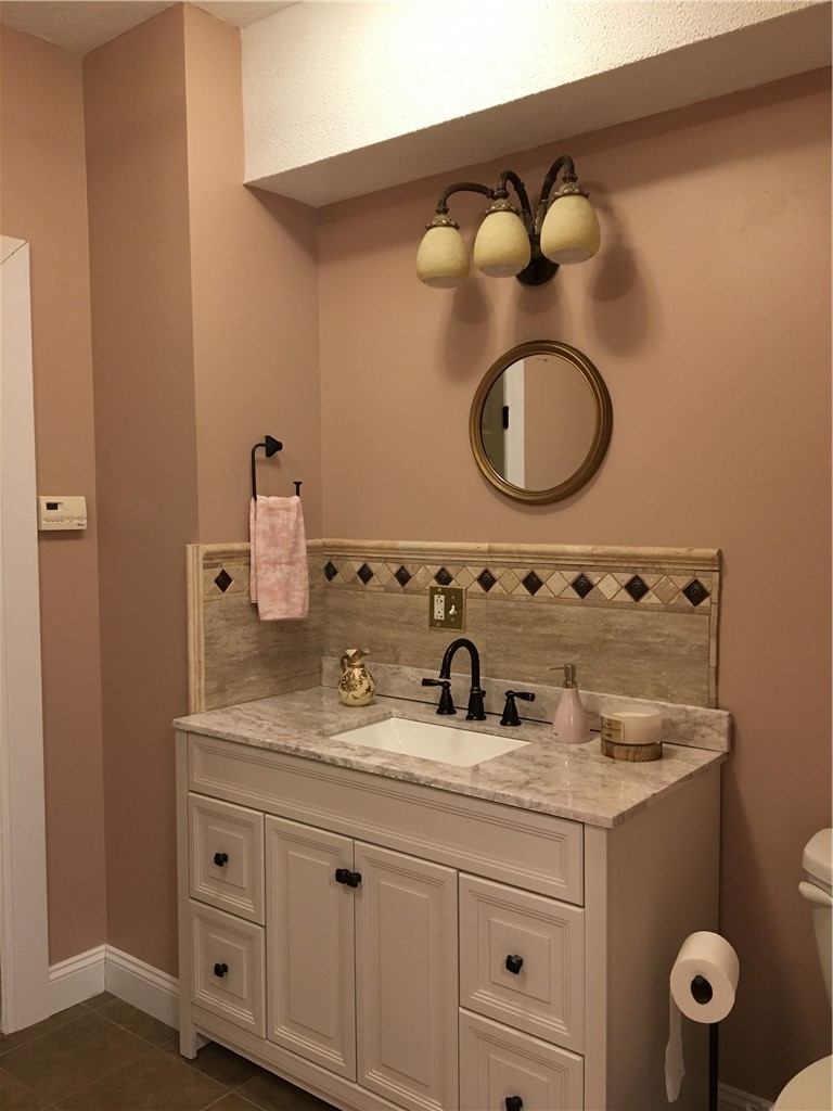 68 North Division Street Auburn, NY 13021 - Photo 34 of 39 Ladies Room