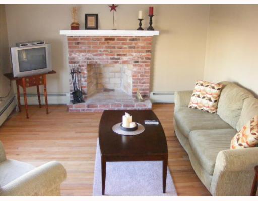 42 Peninsula Road South Kingstown, RI 02879 - Photo 2 of 12 Living Room.