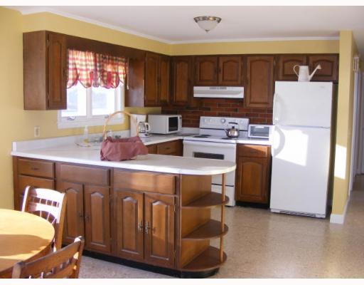 42 Peninsula Road South Kingstown, RI 02879 - Photo 4 of 12 Kitchen.