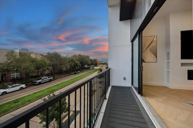 $1,074,000 | 809 Memorial Heights Drive, Houston, TX 77007