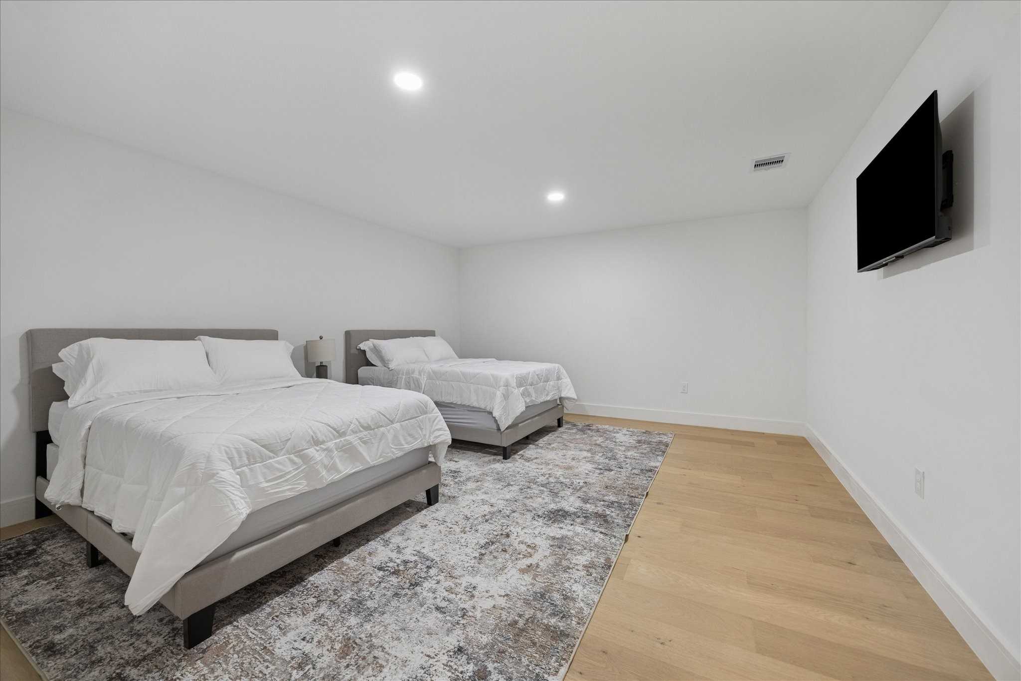 809 Memorial Heights Drive Houston, TX 77007 - Photo 29 of 32 Versatile fourth-floor flex space with recessed lighting and ample room for a game room, media lounge, or optional fourth bedroom.