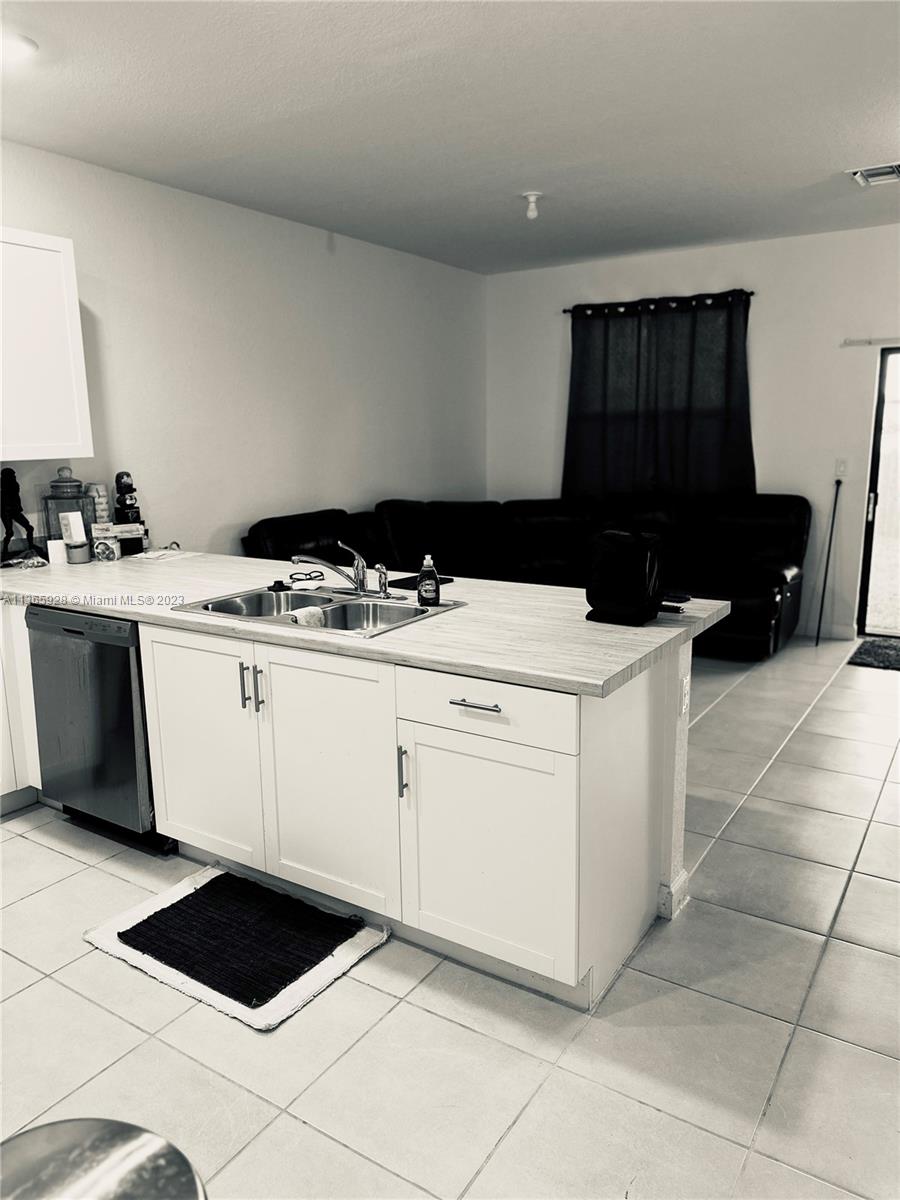 28661 Southwest 132nd Place Homestead, FL 33033 - Photo 5 of 22 a utility room with washer and dryer