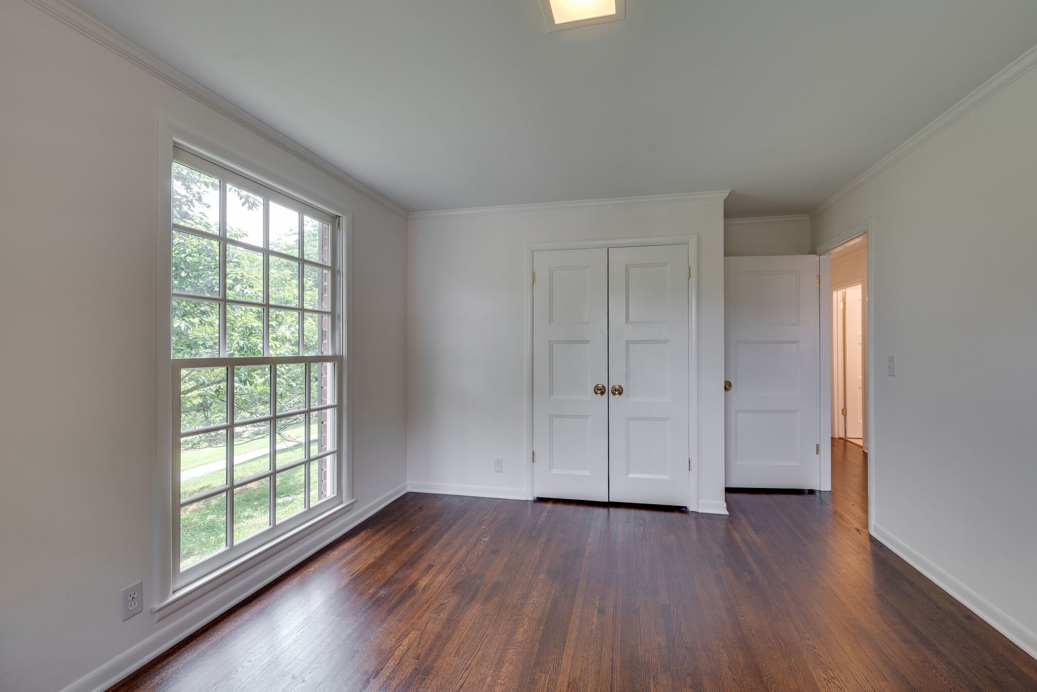 6612 Ellesmere Road Nashville, TN 37205 - Photo 26 of 34 wooden floor in an empty room with a window