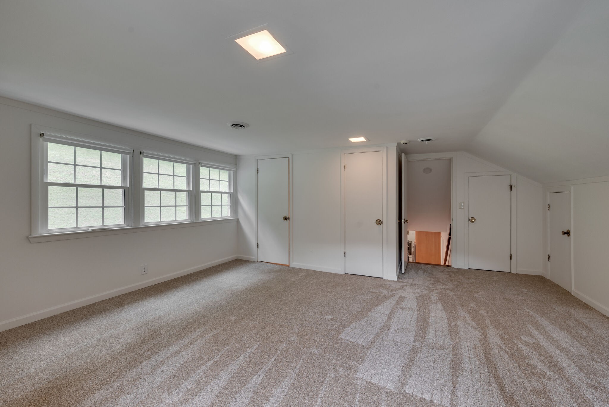 6612 Ellesmere Road Nashville, TN 37205 - Photo 28 of 34 a view of an empty room with a window