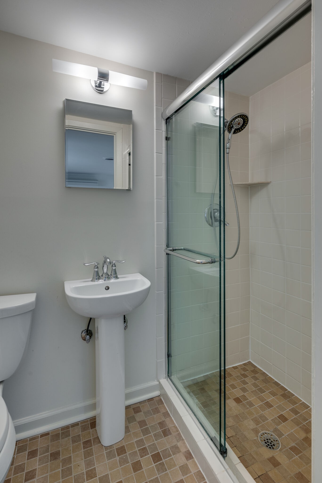 6612 Ellesmere Road Nashville, TN 37205 - Photo 29 of 34 a bathroom with a sink toilet and shower
