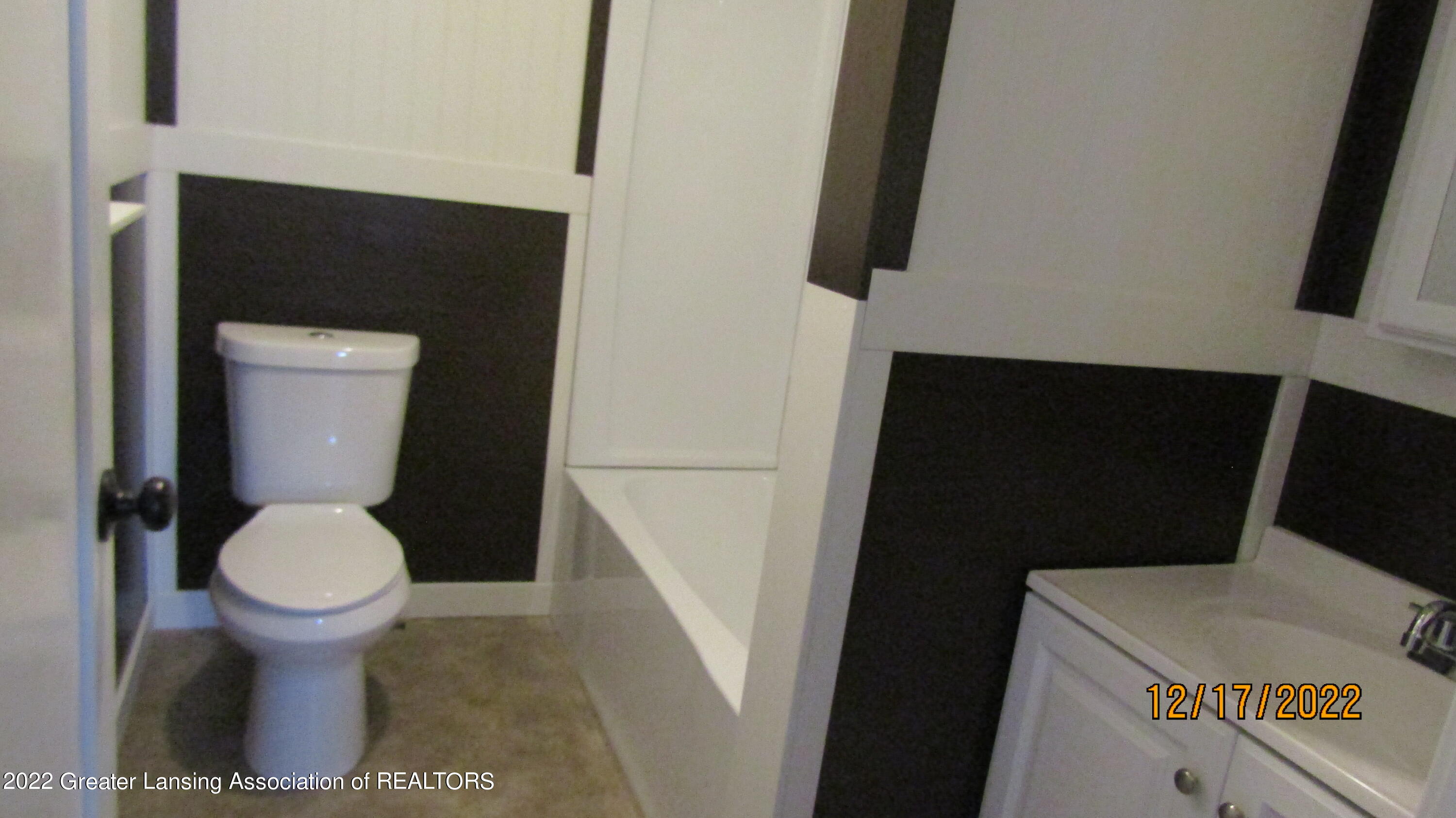 2360 South Cochran Road Charlotte, MI 48813 - Photo 12 of 18 IMG_0692