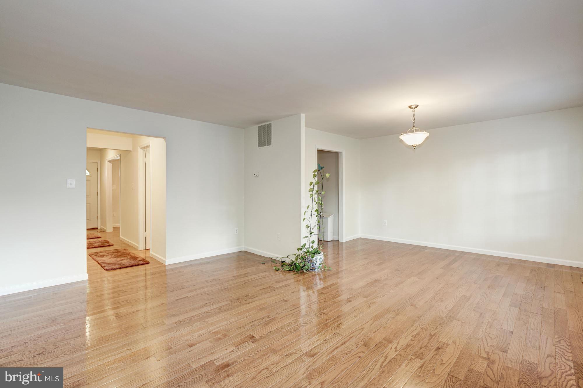 10259 Braddock Road Fairfax, VA 22032 - Photo 6 of 17 Interior (General)