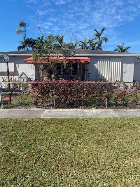 691 East 62nd Street Hialeah, FL 33013 - Photo 2 of 27 a view of a back yard of the house