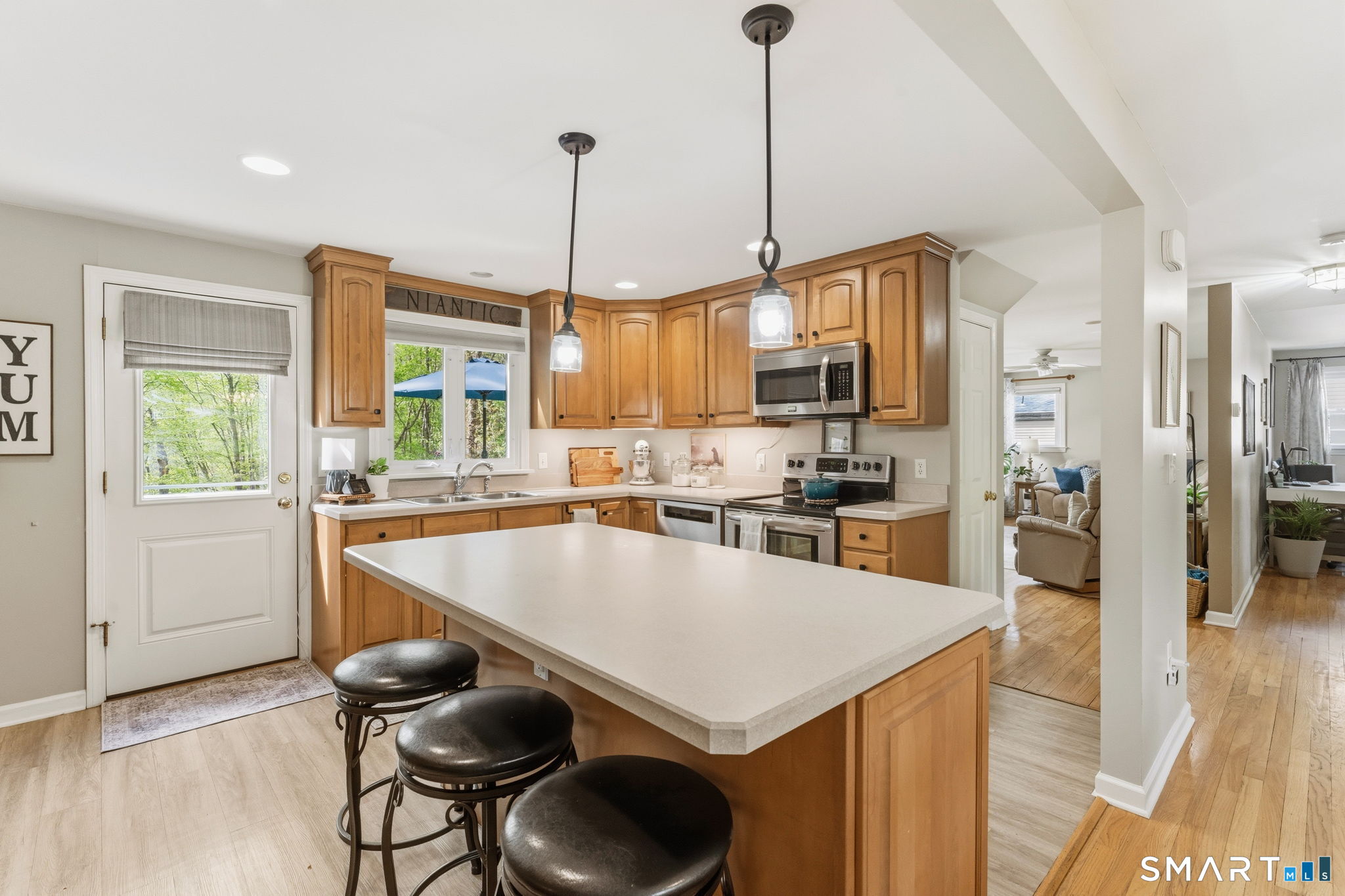 25 Forest Road East Lyme, CT 06357 - Photo 15 of 40