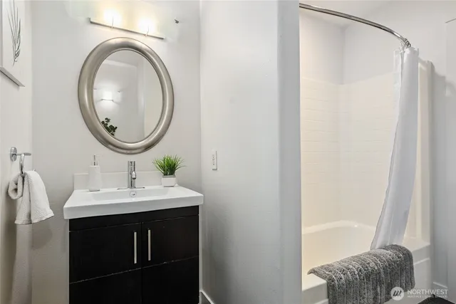 $890,000 | 917 18th Avenue, Unit C, Seattle, WA 98122