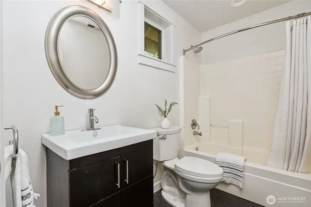 $890,000 | 917 18th Avenue, Unit C, Seattle, WA 98122