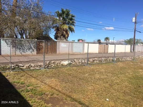 $320,000 | 6826 North 59th Drive, Unit 5, Glendale, AZ 85301