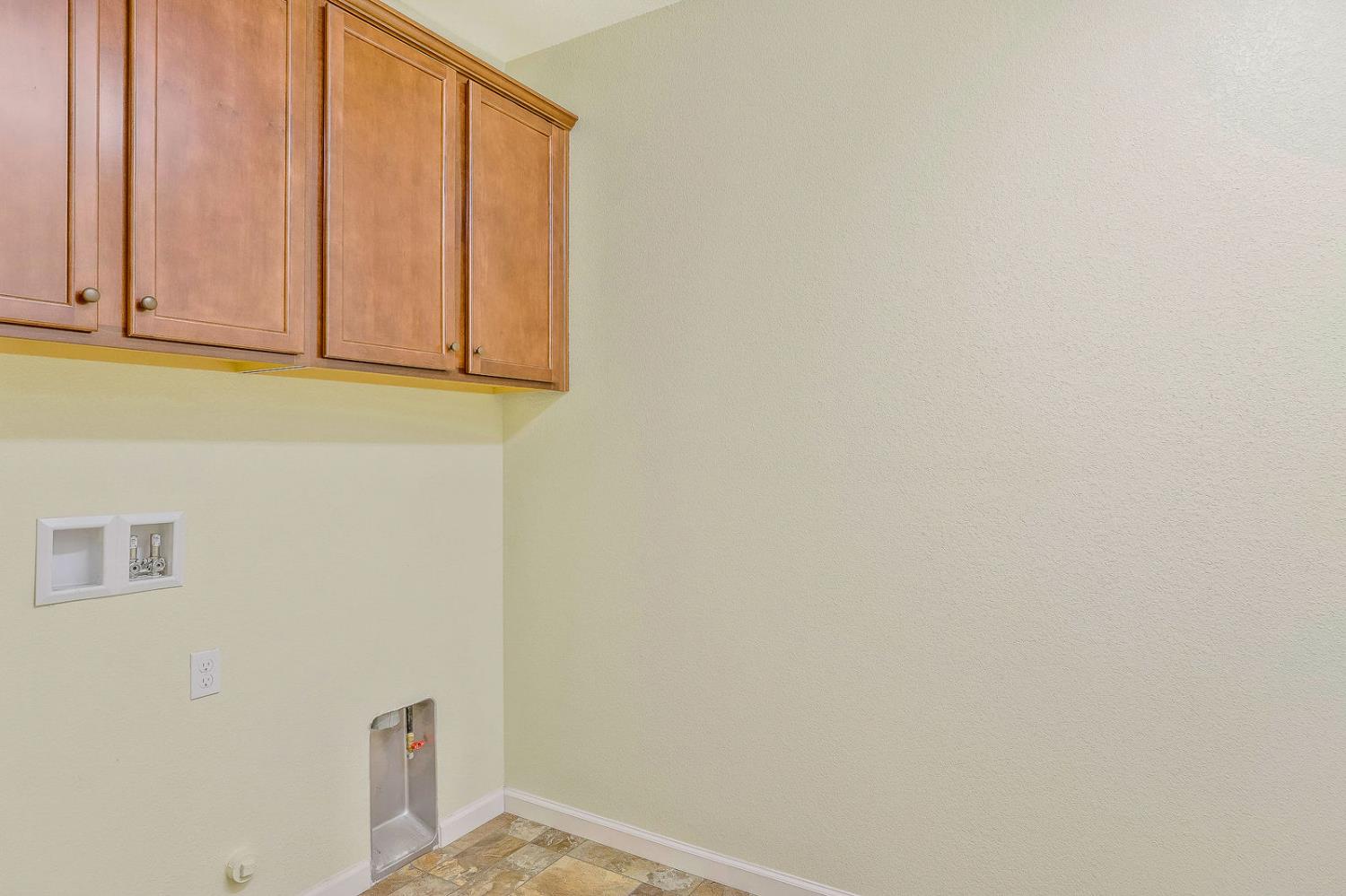 935 Mono Street Manteca, CA 95337 - Photo 17 of 32