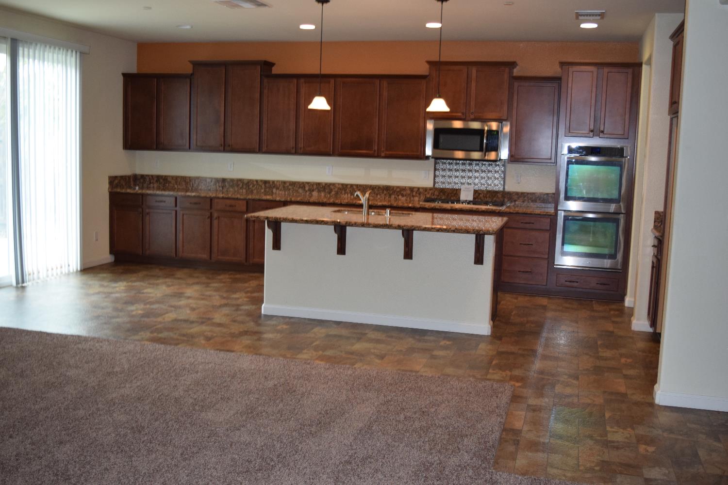 935 Mono Street Manteca, CA 95337 - Photo 3 of 32