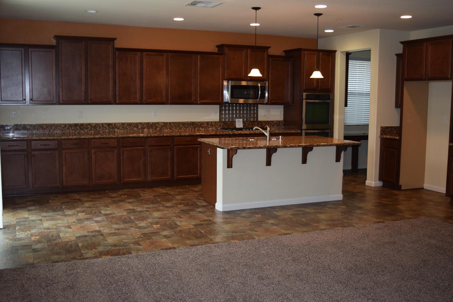 935 Mono Street Manteca, CA 95337 - Photo 4 of 32