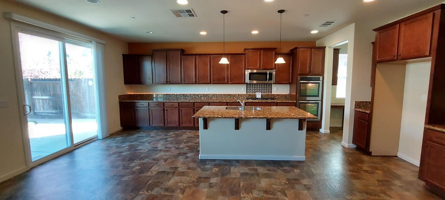 935 Mono Street Manteca, CA 95337 - Photo 7 of 80