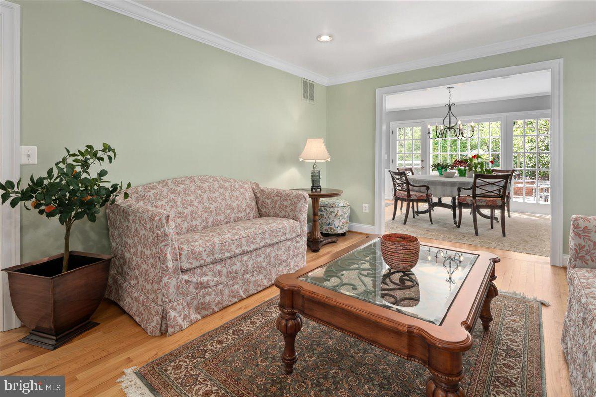 9312 Old Mansion Road Alexandria, VA 22309 - Photo 8 of 76 Gallery Image 8