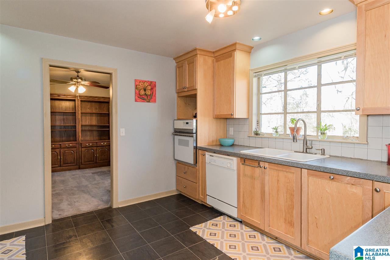 920 Pine Hill Road Birmingham, AL 35235 - Photo 12 of 36