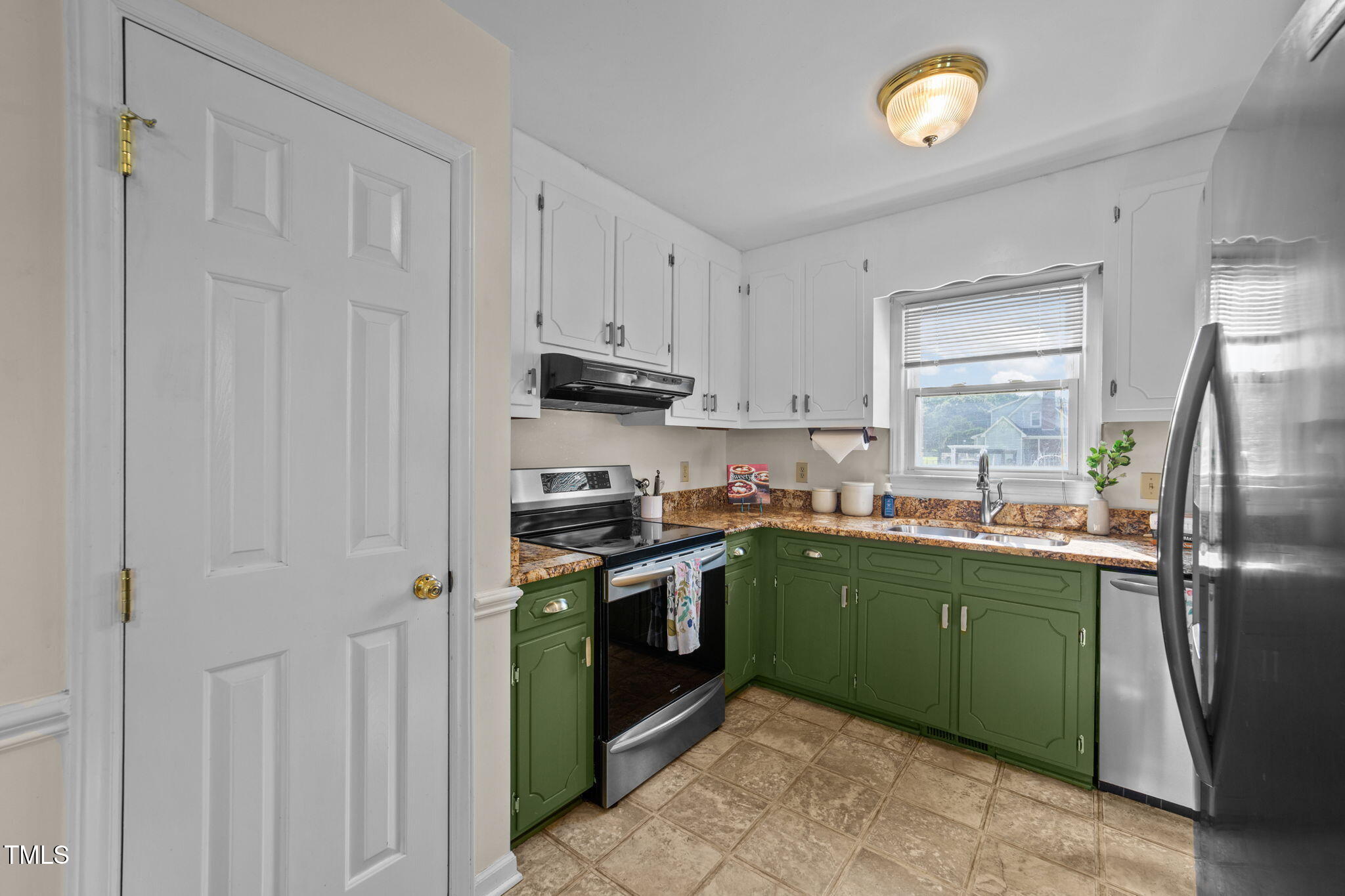 597 Corbett Road Clayton, NC 27520 - Photo 12 of 29 Kitchen
