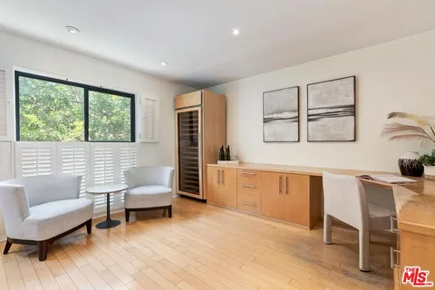 $2,149,000 | 323 San Vicente Boulevard, Unit 11, Santa Monica, CA 90402