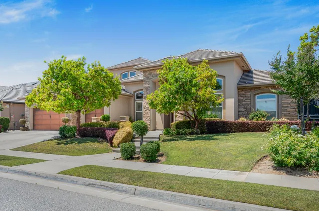 $1,350,000 | 2136 East Royal Dornoch Avenue, Fresno, CA 93730
