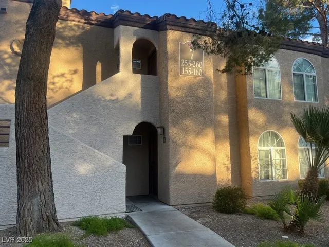 $1,595 | 9325 West Desert Inn Road, Unit 160, Las Vegas, NV 89117