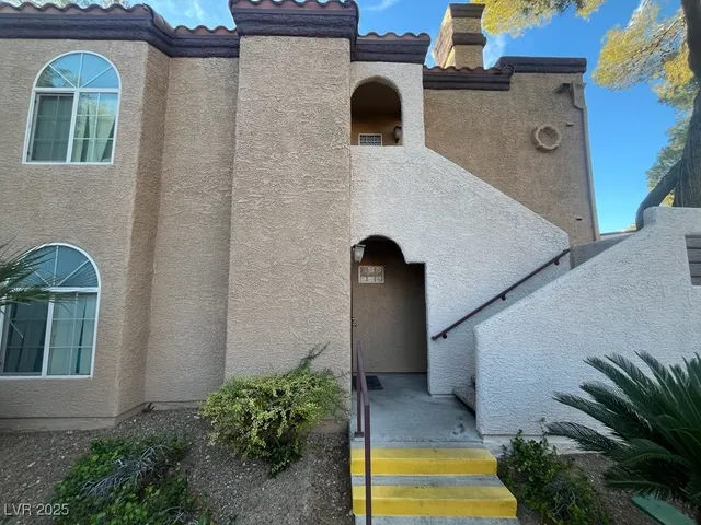 $1,595 | 9325 West Desert Inn Road, Unit 160, Las Vegas, NV 89117