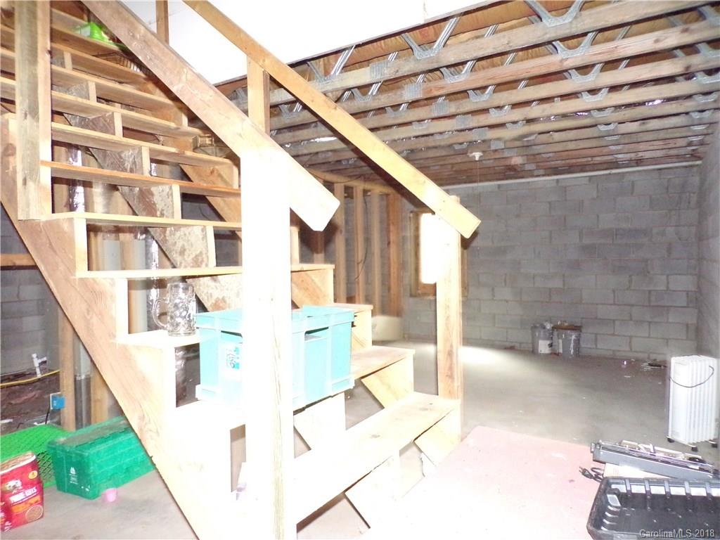 185 Mountain Mission Road Clyde, NC 28721 - Photo 5 of 23 a view of entryway with a front door