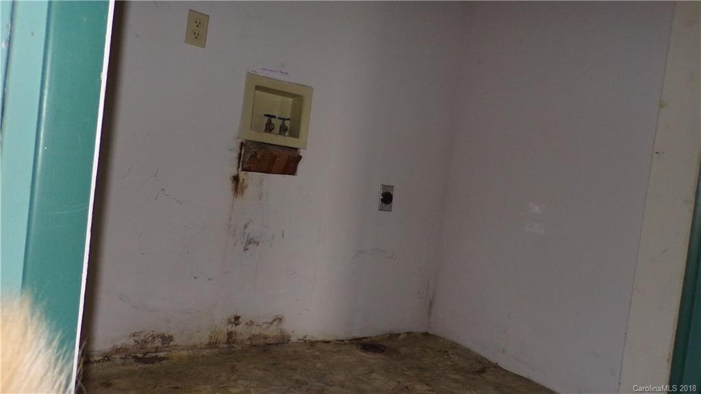 185 Mountain Mission Road Clyde, NC 28721 - Photo 8 of 23