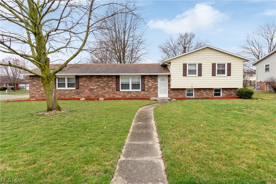 41 Willard Street Rittman, OH 44270 - Photo 2 of 25 Split level home with a front yard