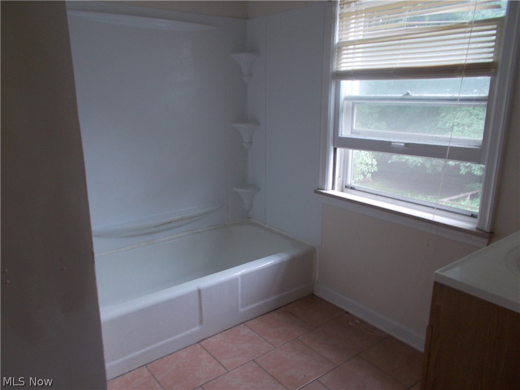 1674 Crest Road Cleveland, OH 44121 - Photo 6 of 12