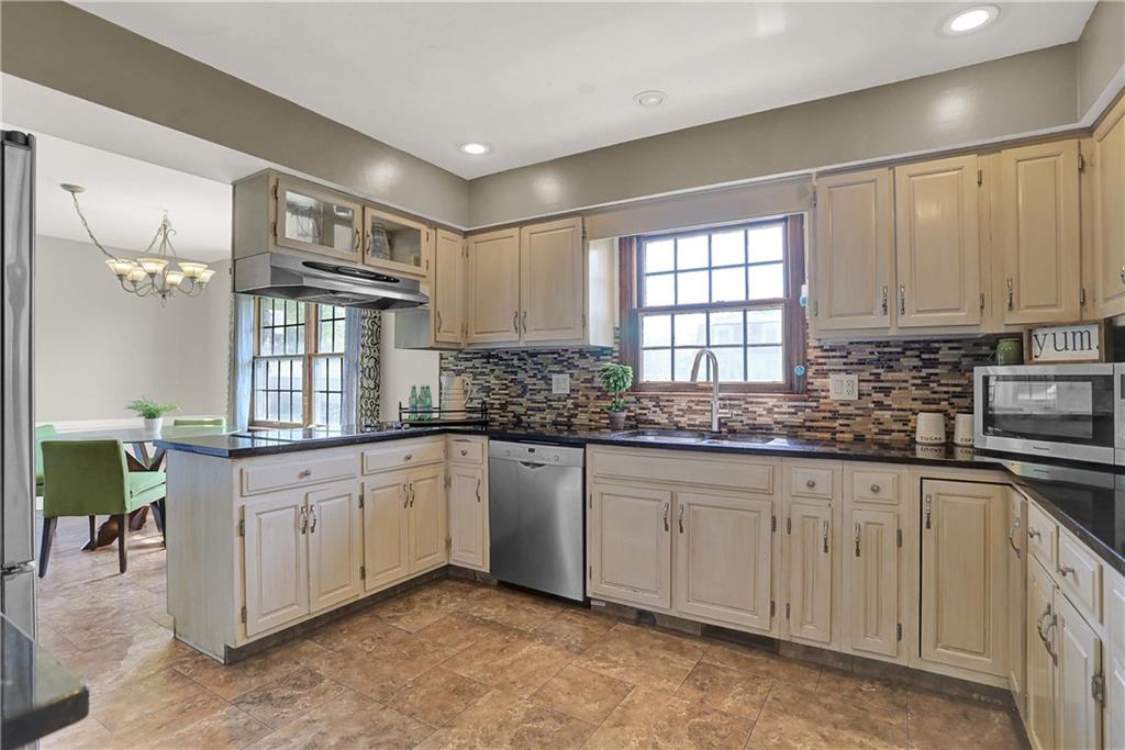 5354 Roxbury Road Indianapolis, IN 46226 - Photo 17 of 60 Gallery Image 17