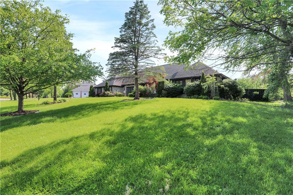 5354 Roxbury Road Indianapolis, IN 46226 - Photo 3 of 60 Gallery Image 3