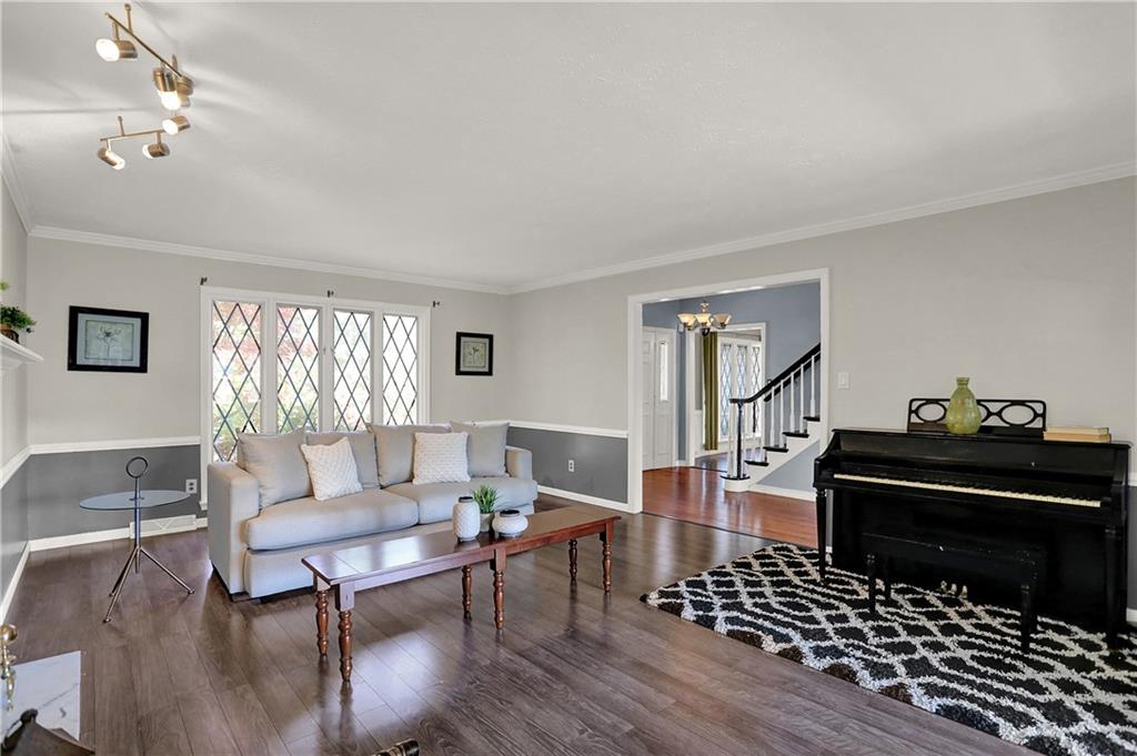 5354 Roxbury Road Indianapolis, IN 46226 - Photo 8 of 60 Gallery Image 8