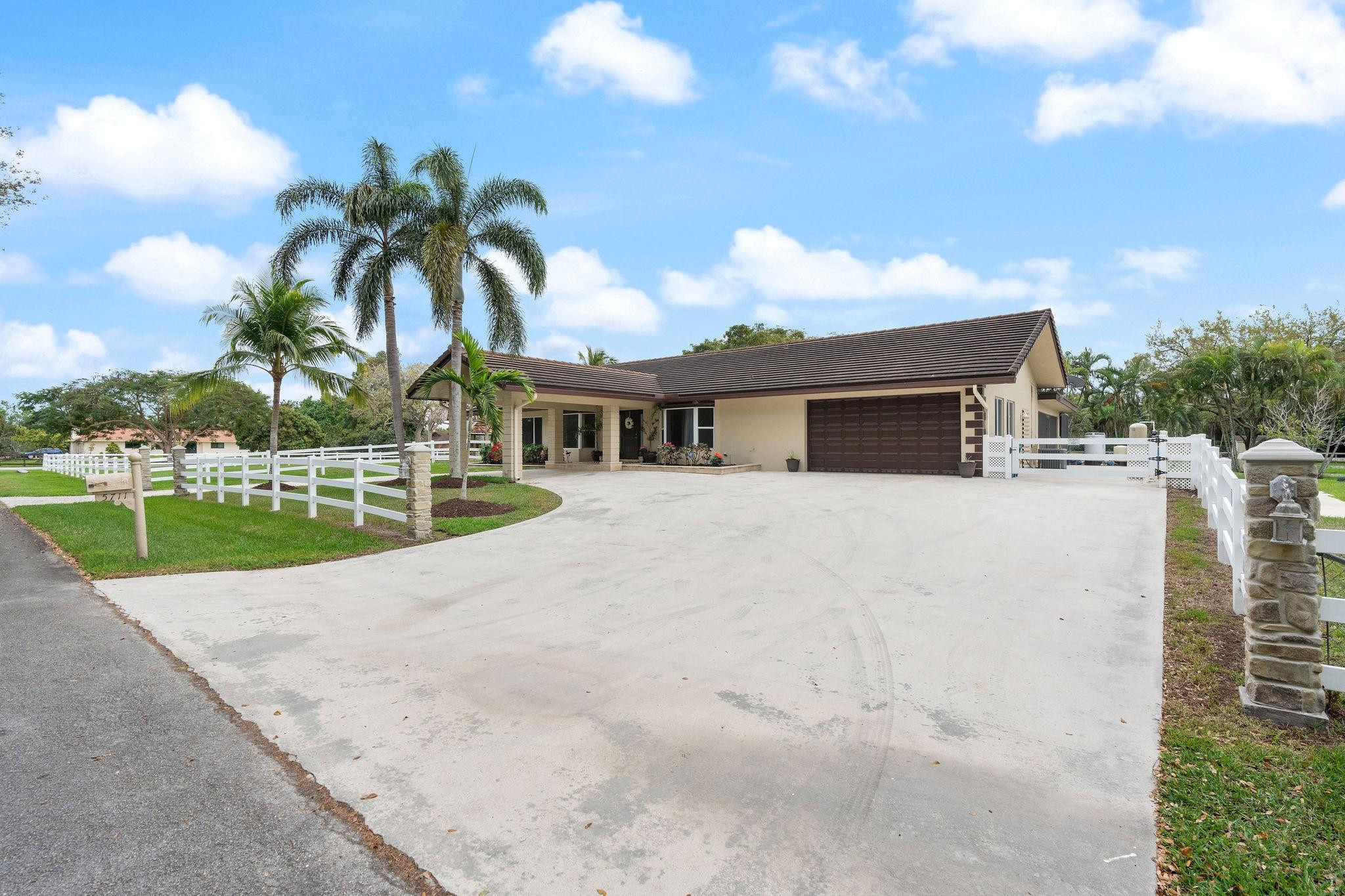 5711 Southwest 195th Terrace Southwest Ranches, FL 33332 - Photo 11 of 37 Photo 11