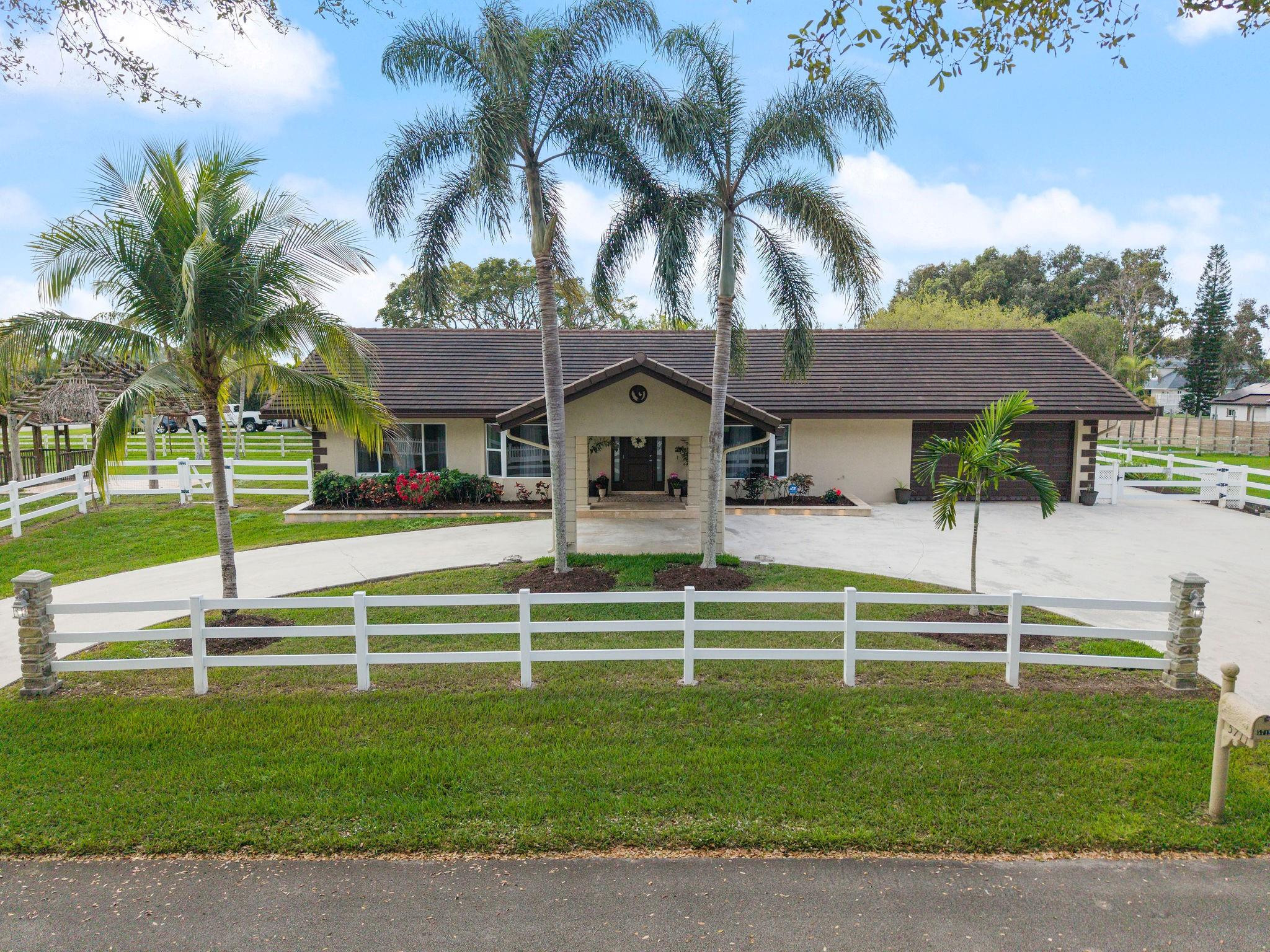 5711 Southwest 195th Terrace Southwest Ranches, FL 33332 - Photo 8 of 37 Photo 8