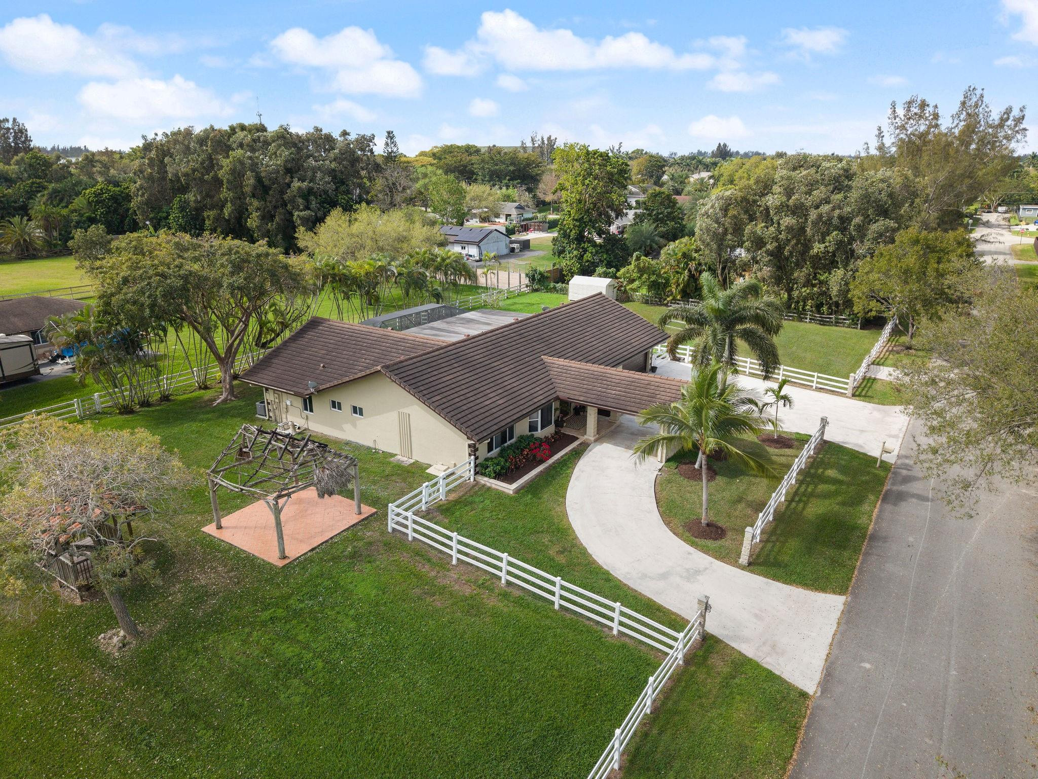5711 Southwest 195th Terrace Southwest Ranches, FL 33332 - Photo 9 of 37 Photo 9