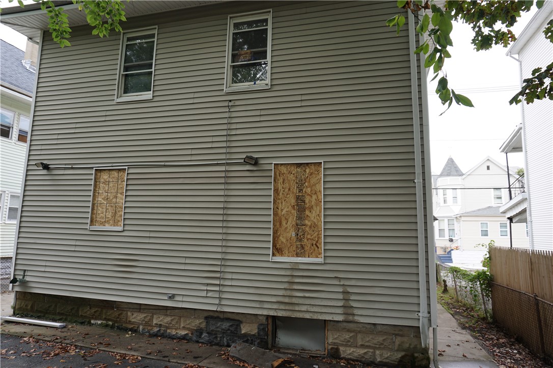 208 California Avenue Providence, RI 02905 - Photo 4 of 17