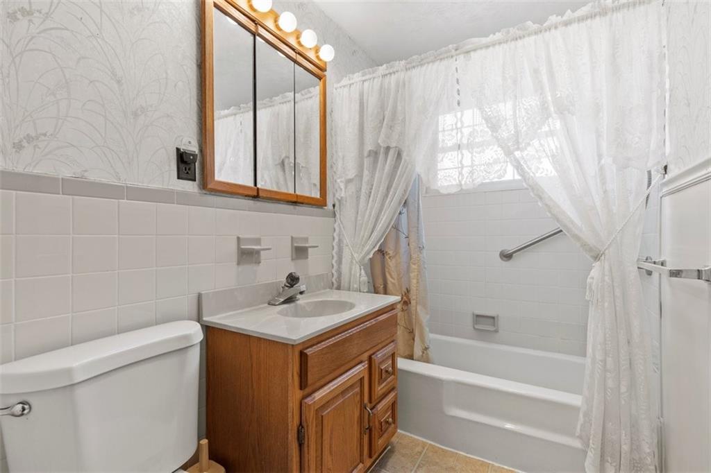 30 Potato Run Road Washington, PA 15301 - Photo 17 of 42 Main level full bath