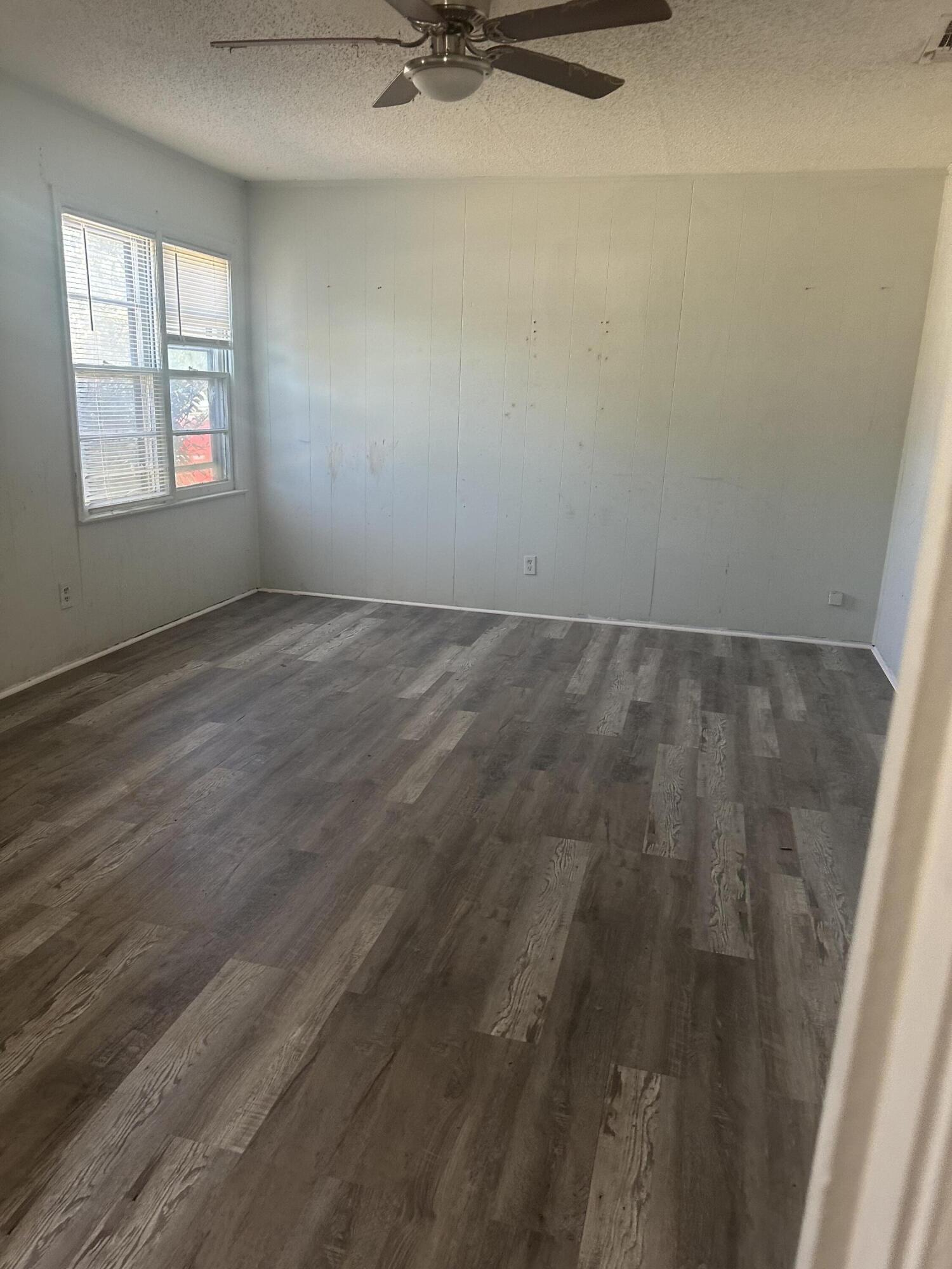 2717 40th Street Lubbock, TX 79413 - Photo 3 of 5 en empty room with window