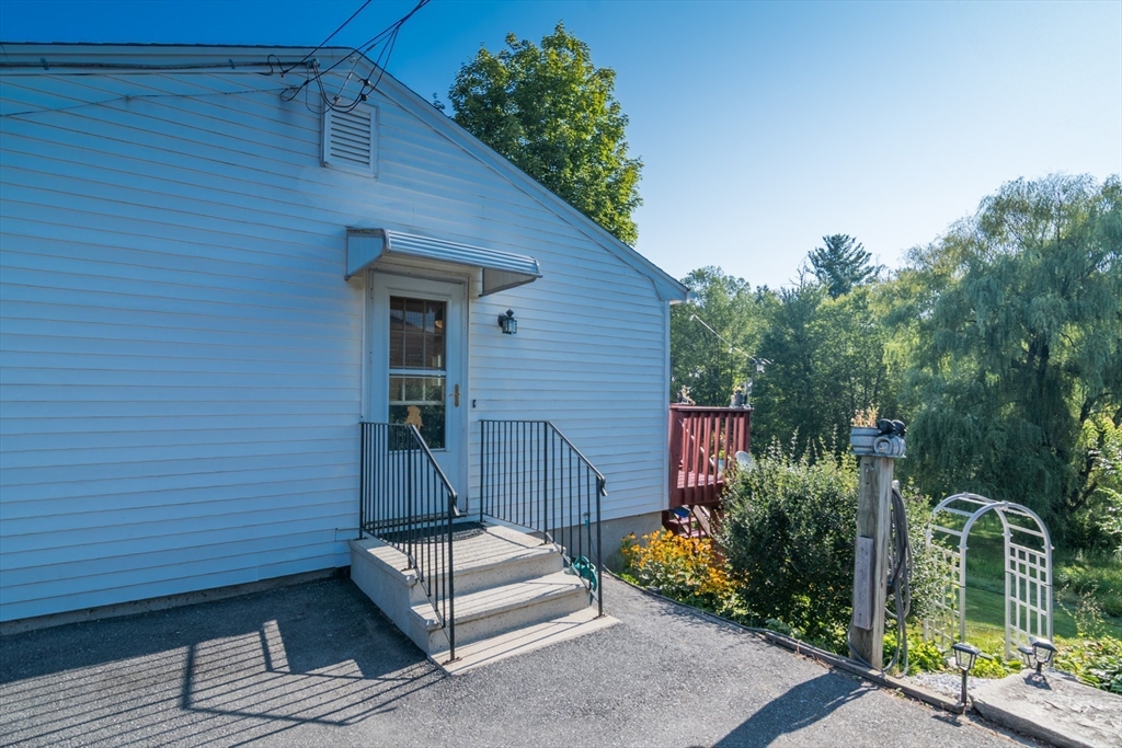 707 Bernardston Road Greenfield, MA 01301 - Photo 3 of 40 Gallery Image 3