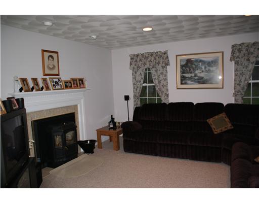 289 Plain Road West Greenwich, RI 02817 - Photo 4 of 12 Living Room.
