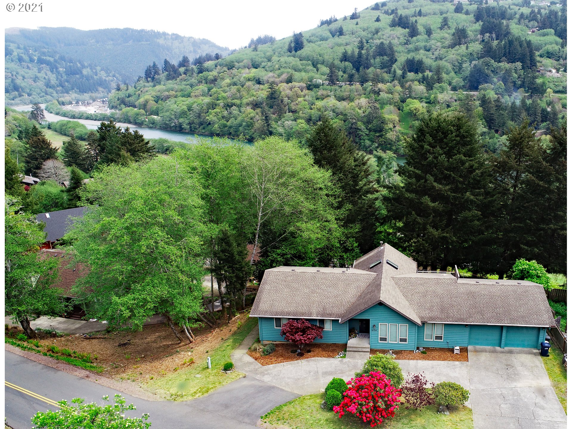 16754 Thompson Road Brookings, OR 97415 - Photo 1 of 32 Gallery Image 1