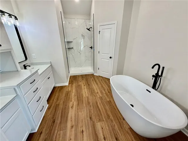 $385,000 | 318 Northeast 51st Road, Warrensburg, MO 64093