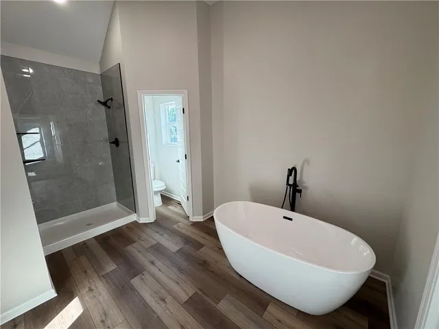 $385,000 | 318 Northeast 51st Road, Warrensburg, MO 64093