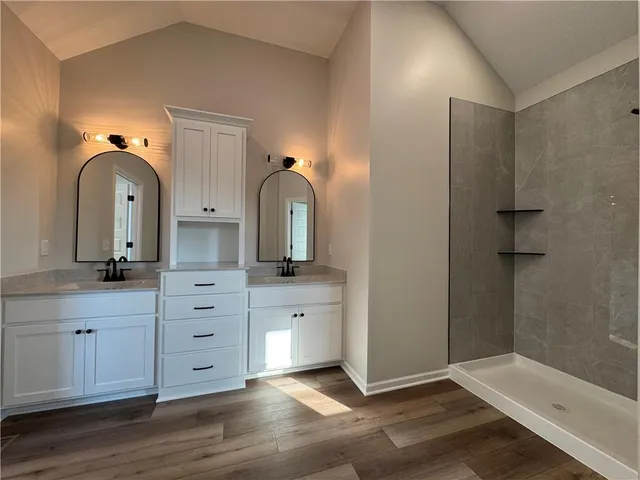 $385,000 | 318 Northeast 51st Road, Warrensburg, MO 64093