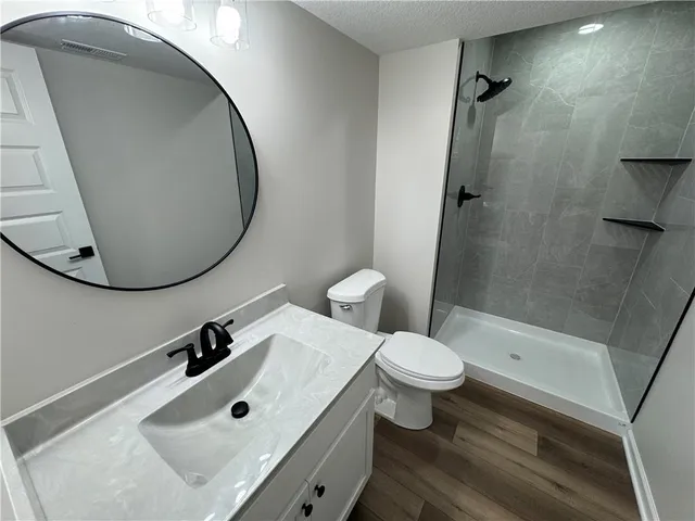 $385,000 | 318 Northeast 51st Road, Warrensburg, MO 64093