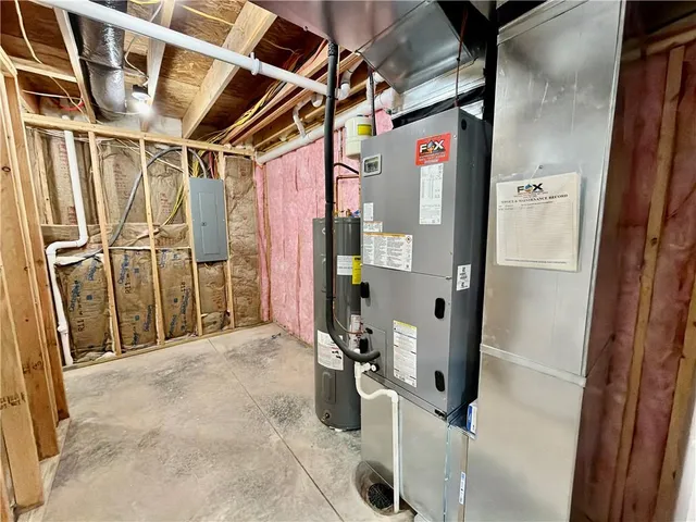 $385,000 | 318 Northeast 51st Road, Warrensburg, MO 64093